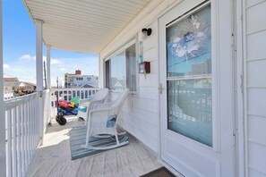 Property grounds - Sand Pebbles 304 (Ocean City)