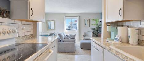 Wasserkocher mit Kaffee-/Teezubehör, Kochgeschirr/Geschirr/Besteck