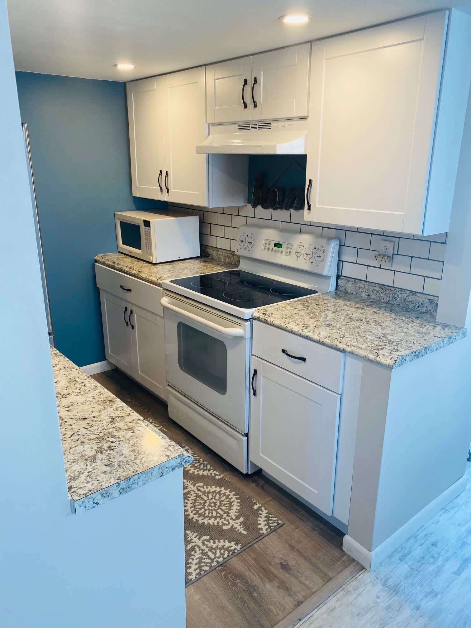 Wasserkocher mit Kaffee-/Teezubehör, Kochgeschirr/Geschirr/Besteck