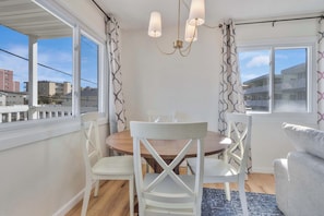 Dining - Sand Pebbles 204 (Ocean City)