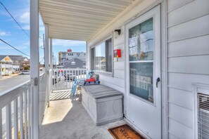 Property grounds - Sand Pebbles 204 (Ocean City)