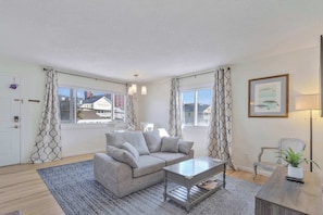 TV - Sand Pebbles 204 (Ocean City)