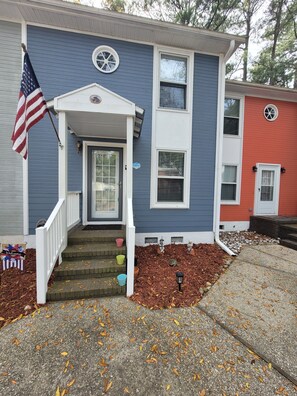 Exterior - Cozy Townhome 3 blocks from the beach sleeps 6 near everything!! (Myrtle Beach)