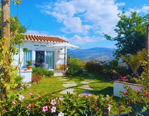 Property grounds - Casita johanna: Unique accommodation for two in southern Spain (Viñuela)