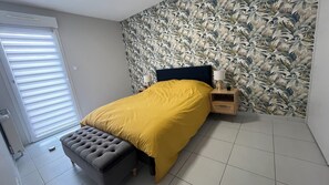 3 makuuhuonetta, silitysrauta/-lauta, Wi-Fi, vuodevaatteet