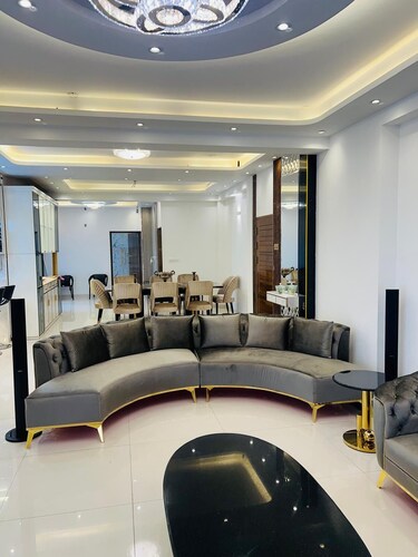 10 Min from the Airport! Luxury Villa in Bashundhara