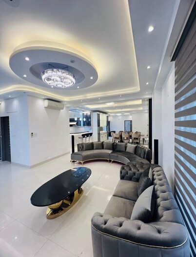 10 Min from the Airport! Luxury Villa in Bashundhara