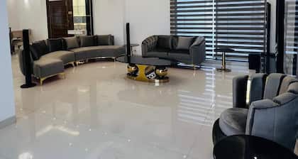 10 Min from the Airport! Luxury Villa in Bashundhara