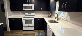 Ann's Adobe - 2 Bdrm Apartment in Mansfield, OH - close to Lexington & Ontario