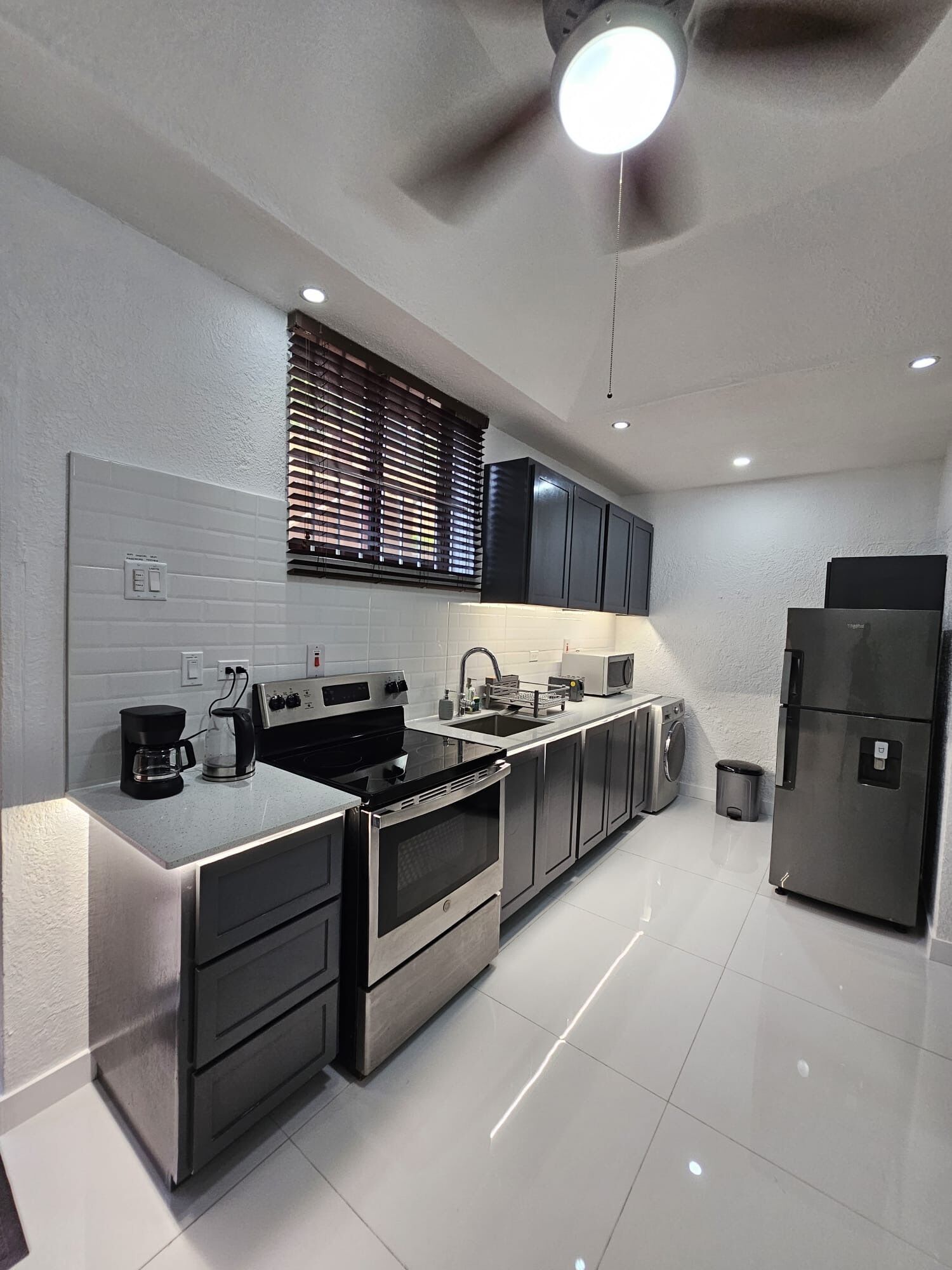 Mikrobølgeovn, ovn og kokeplater