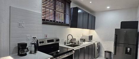 Mikrobølgeovn, ovn og kokeplater