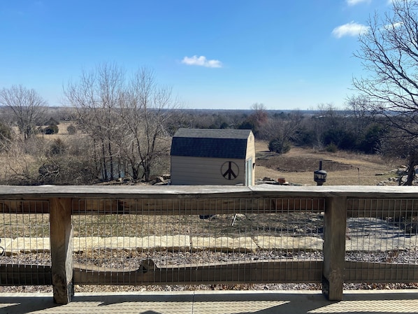 Property grounds - Cozy 1-bedroom apartment in rural Augusta with AC (Augusta)