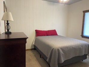 Room - Cozy 1-bedroom apartment in rural Augusta with AC (Augusta)