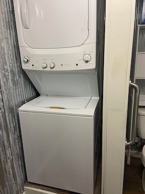 Interior - Cozy 1-bedroom apartment in rural Augusta with AC (Augusta)