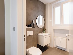 Shower, hair dryer, towels, soap - Cosy Studio | Downtown | 2min by Metro | 201 (Bruxelles)