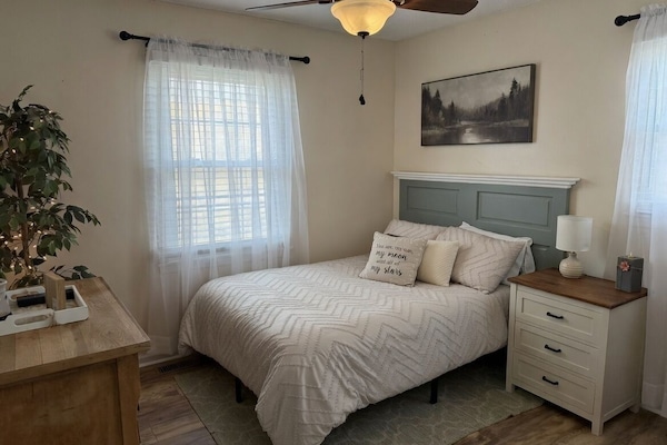 3 bedrooms, desk, free WiFi, bed sheets