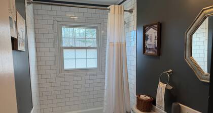 Cozy Home near Abingdon – Close to Town & Trails!