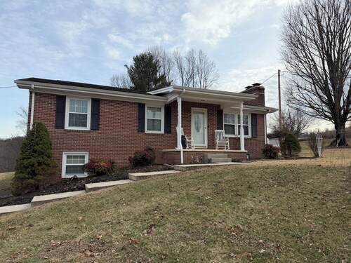 Cozy Home near Abingdon – Close to Town & Trails!