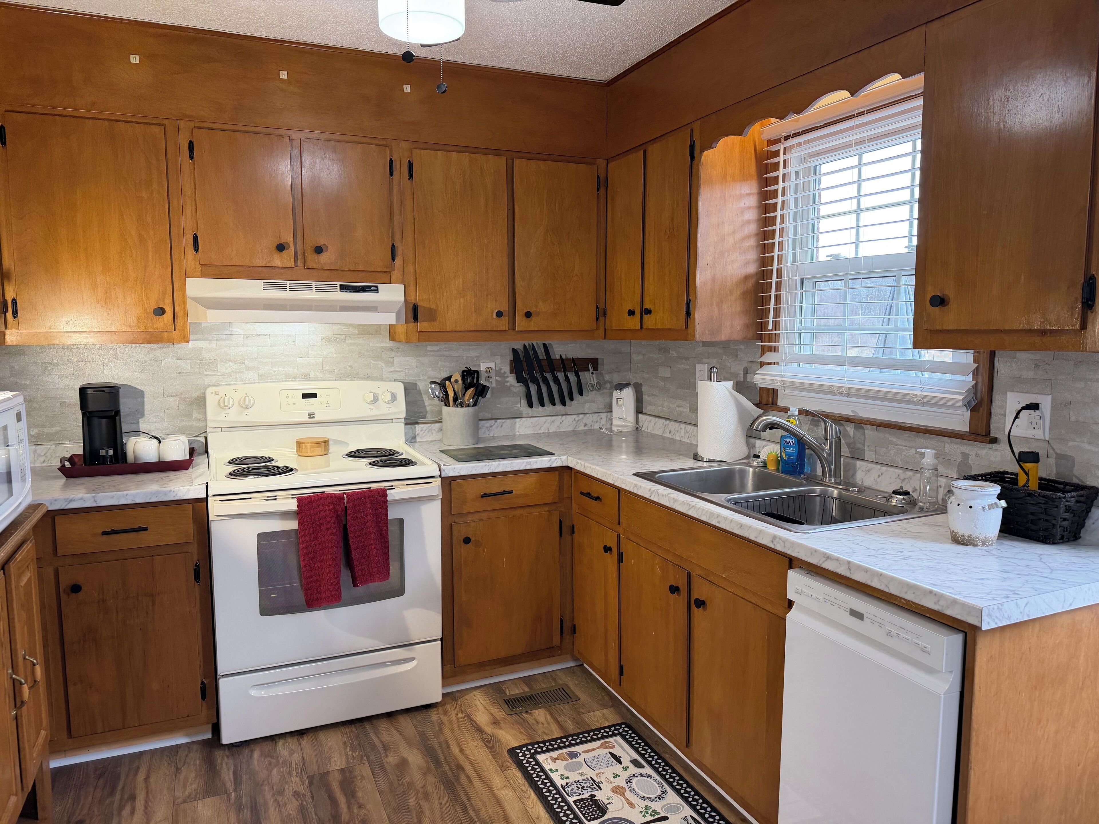 Microwave, oven, stovetop, dishwasher