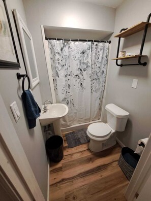 Handtücher, Seife, Toilettenpapier