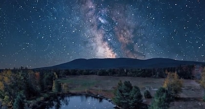 Lakefront 9BR Retreat - Hot Tub + Game room + Sleeps 15