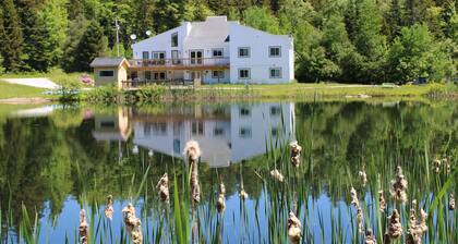 Lakefront 9BR Retreat - Hot Tub + Game room + Sleeps 15