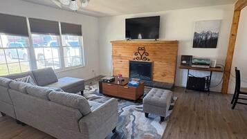 Smart-TV, peis og musikkbibliotek