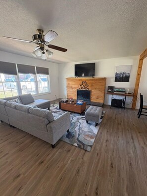 TV connectée, cheminée, médiathèque