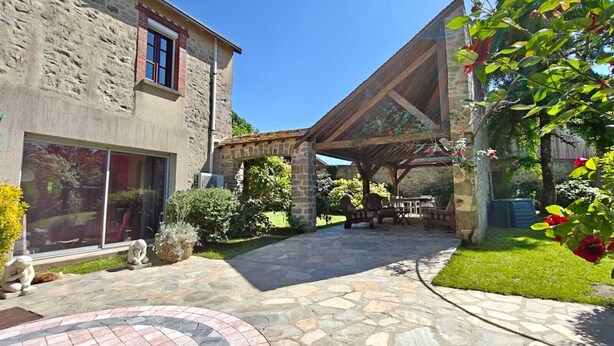 A stone building with a covered patio area. - Charming country home (Aigurande)