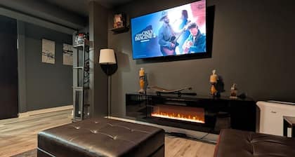 Lovely 4BR Home with King Bed Sleeps 8 & Free Parking