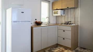 Fridge, microwave, stovetop