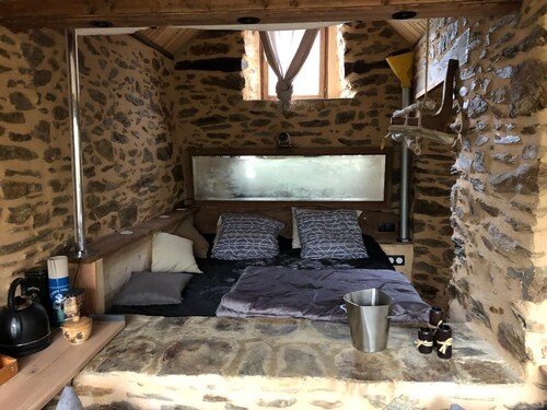 Atypical love room on the edge of the forest.