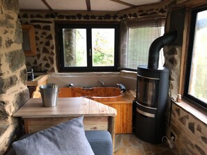 Interior - Atypical love room on the edge of the forest. (Rieupeyroux)