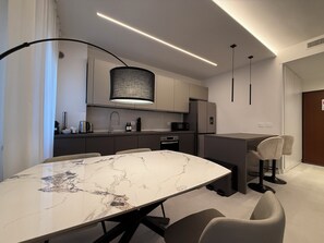Fridge, microwave, oven, stovetop - [Arena walking] 3 bedrooms, 2 bathrooms + parking lot (Verona)