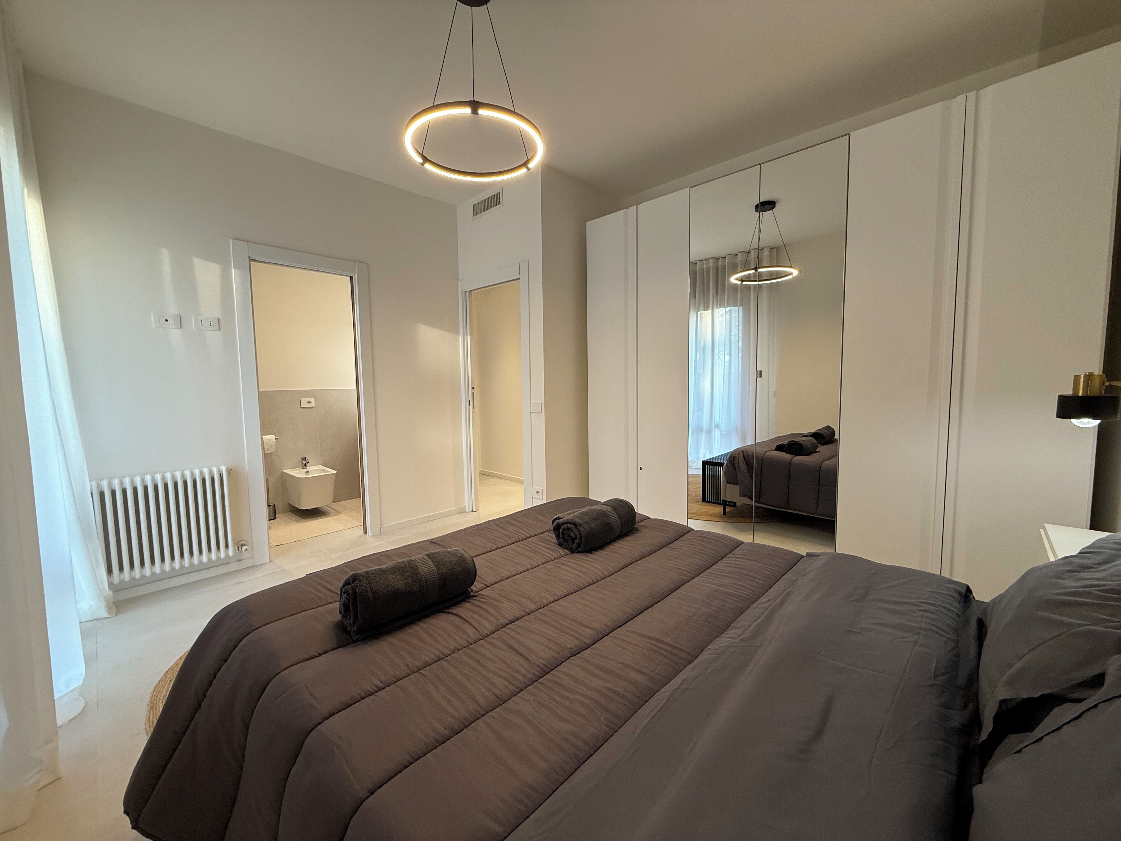 3 slaapkamers, een strijkplank/strijkijzer, wifi, beddengoed