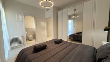 3 slaapkamers, een strijkplank/strijkijzer, wifi, beddengoed