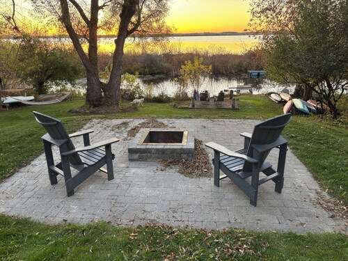 The Loft is a cozy quiet self contained apartment on Lake Scugog.