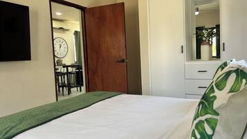 Iron/ironing board, WiFi, bed sheets