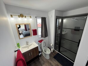Room, 1 Bedroom | Bathroom