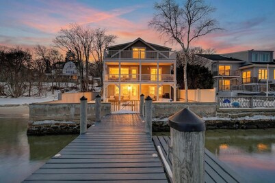 Family Waterfront Vacation Estate in New London, CT.