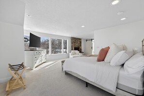 5 bedrooms, desk, iron/ironing board, free WiFi