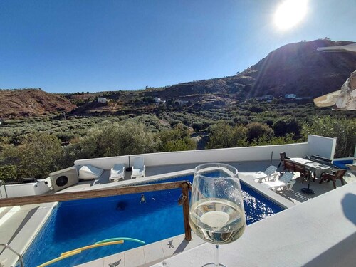 Casa Tomaddi - House & apartment with pool, BBQ, pool table, fusball table...