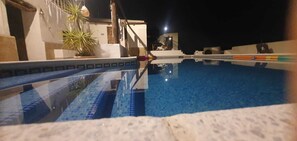 Outdoor pool, a heated pool - Casa Tomaddi - House & apartment with pool, BBQ, pool table, fusball table... (Oria)