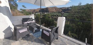 Terrace/patio - Casa Tomaddi - House & apartment with pool, BBQ, pool table, fusball table... (Oria)