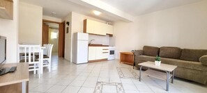 Basic Apartment | Living area - Bungalow White Apartment  (Kassandra)