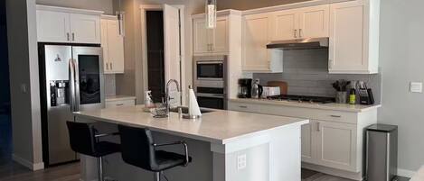 Mikroaaltouuni, uuni, astianpesukone