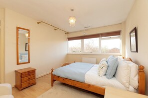 4 chambres, fer et planche à repasser, Wi-Fi gratuit, draps fournis