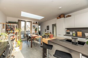 Fridge, microwave, oven, dishwasher