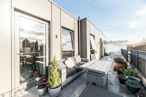 Beautiful 1BR, Huge Terrace 17 mins central London - Pass the Keys