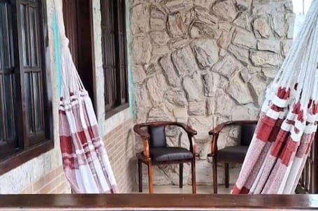 Property grounds. Cozy house 5 minutes from Itaipuaçu beach.